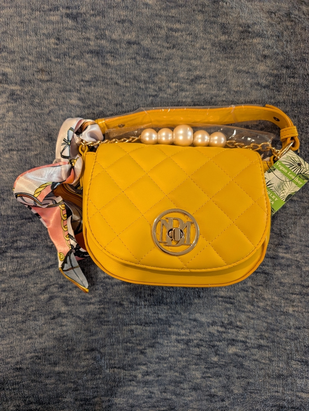 NWT Badgley Mischka Quilted Pearl-Accent Crossbody Bag With Scarf - Picture 4 of 12